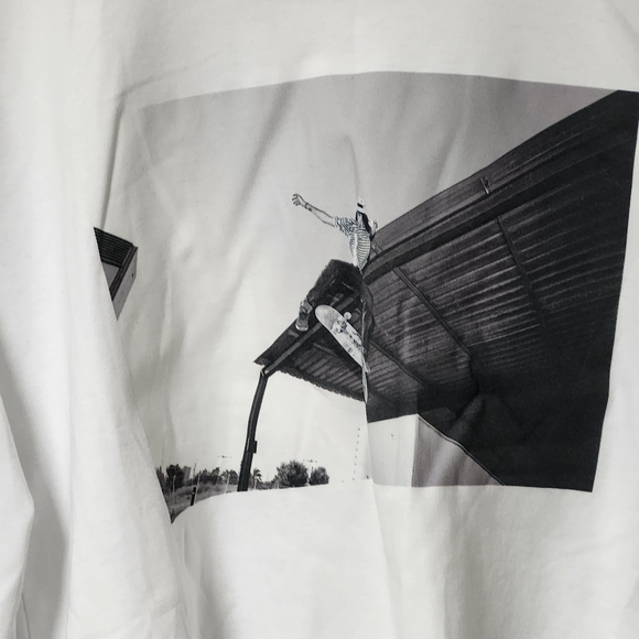 NWT Women's Free Assembly White Long Sleeve Crop Graphic T Shirt Top XL - Picture 2 of 5